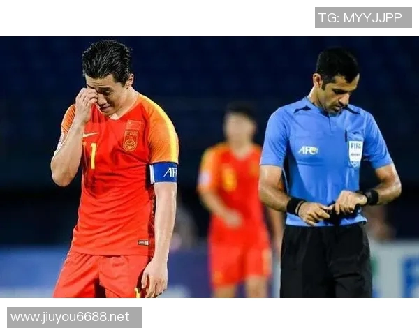 重庆篮球队意识争议引发热议球迷对战术执行与团队配合的深思