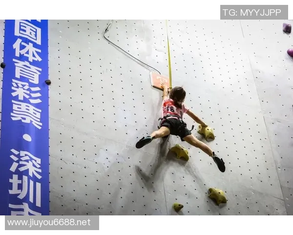 实时新闻深圳攀岩队的速度之谜探索攀岩巨献的背后故事与训练秘诀